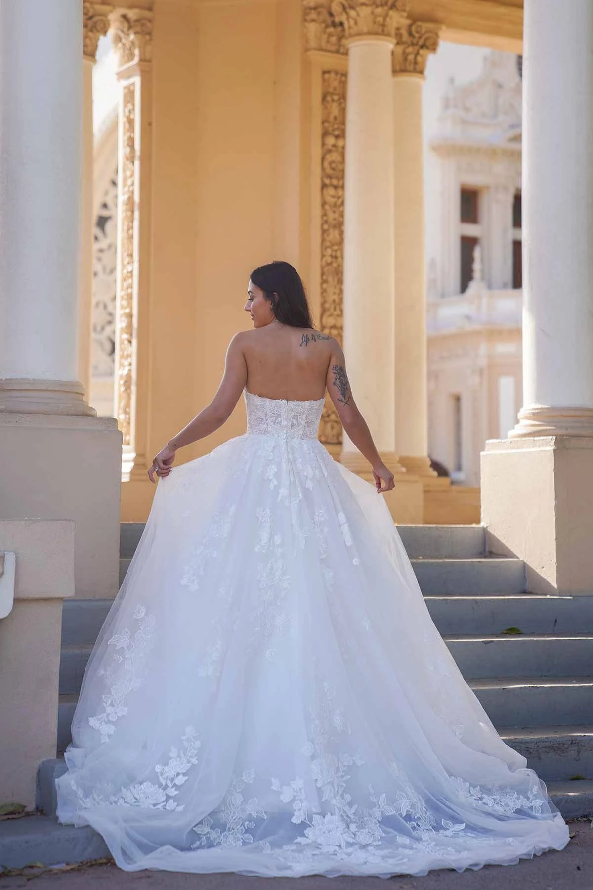 Puffy Wedding Dresses With Long Trains