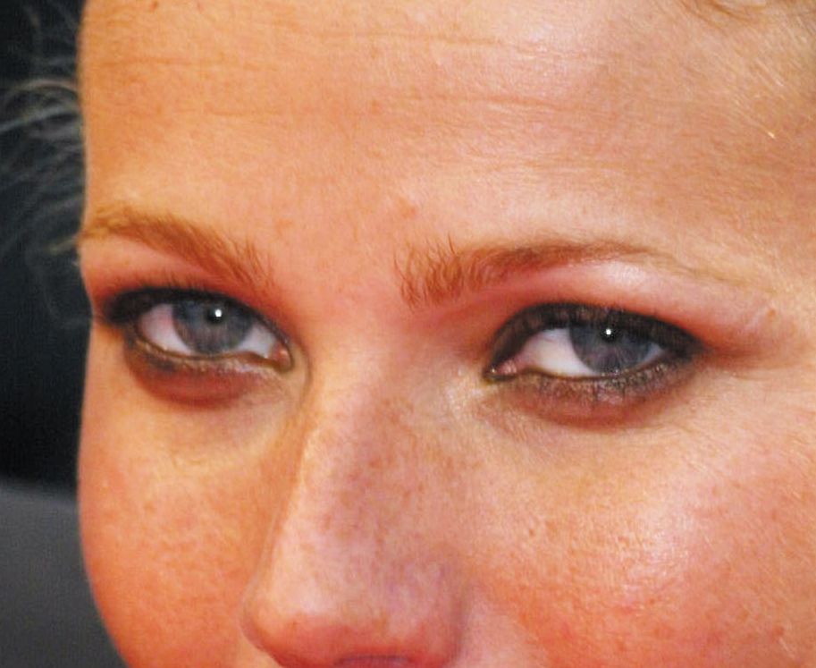 Paltrow eye color(01)