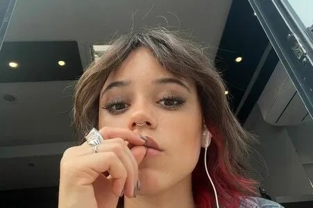 Jenna Ortega / Page / jennaortega Onlyfans Photo Gallery Leaked Nude