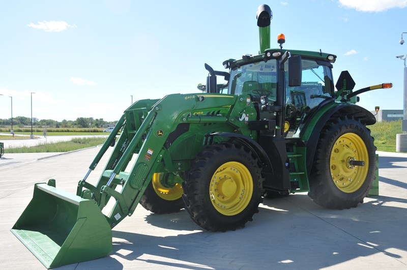 John Deere Unveils Broad 2016 Lineup AgWeb