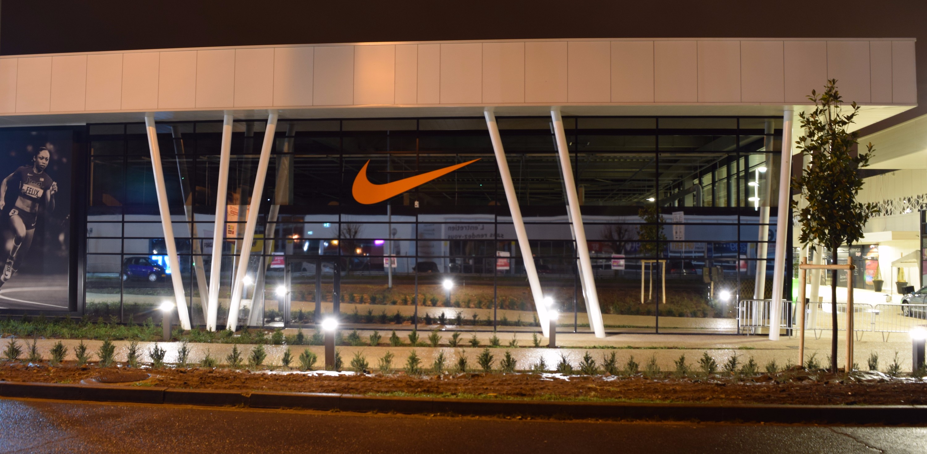 Creil St Maximin Nike Factory Store. SaintMaximin, FRA. FR