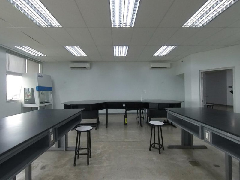 ChE Lab with Barrier on Momento360