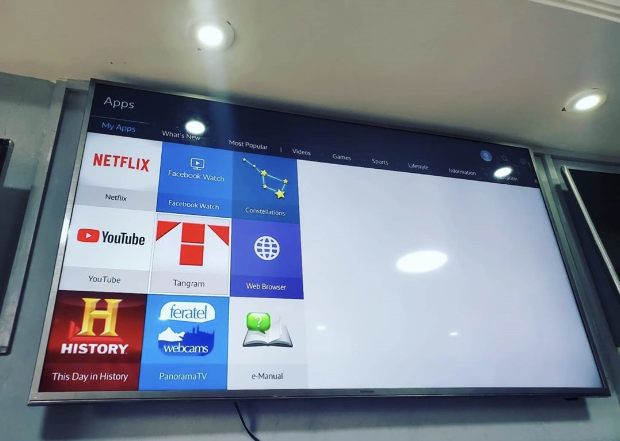 Samsung smart Tvs super clean foreign used. now available in Samsung