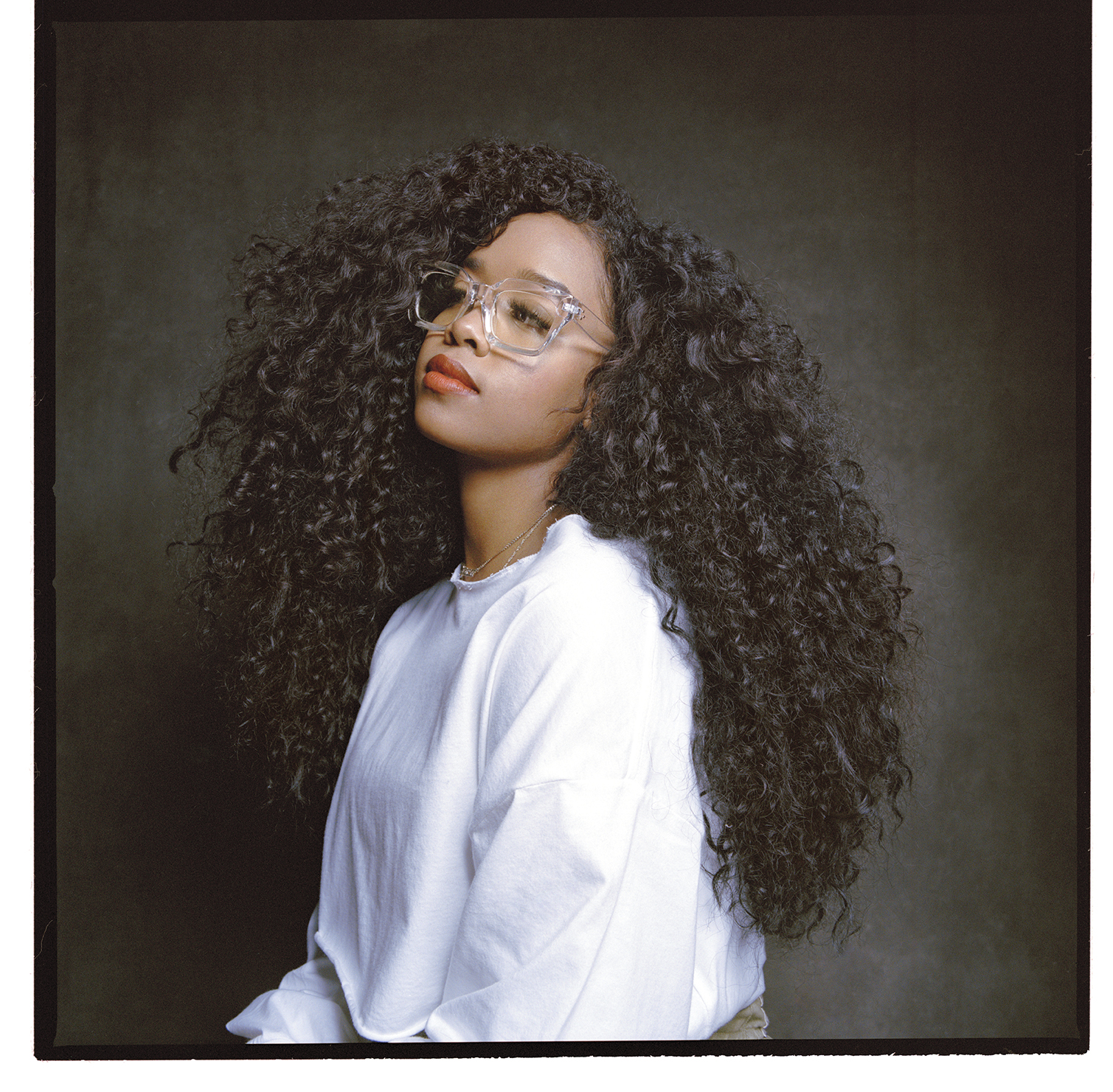 H.E.R gives "shoutout to my Filipinos" following her GRAMMY wins