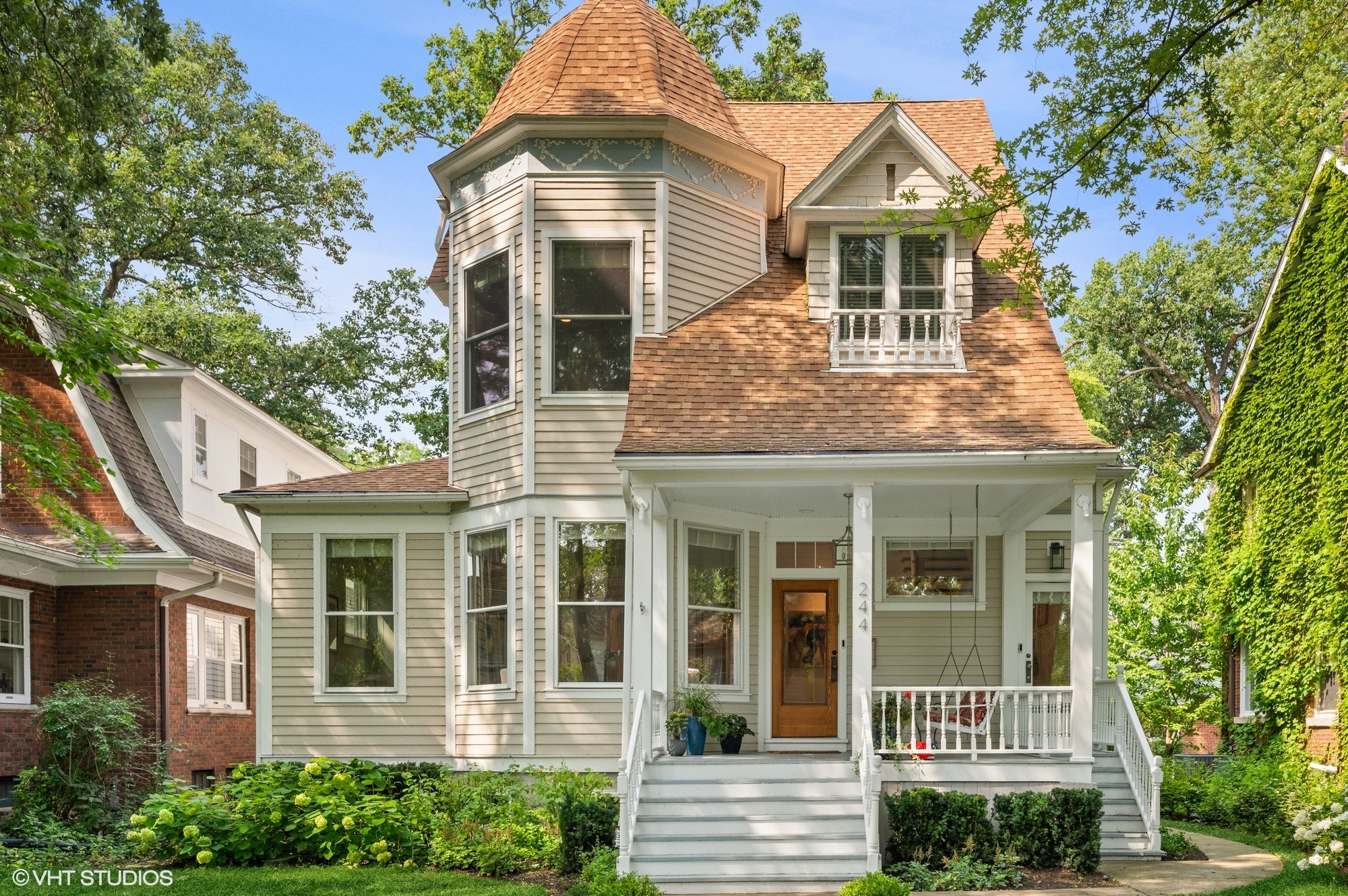 244 Laurel East Wilmette Luxury Rental Lisa Finks, Compass Real