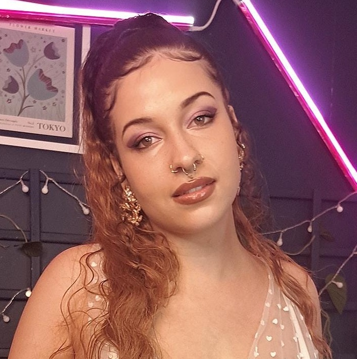 Watch Nude Babestation Babes!