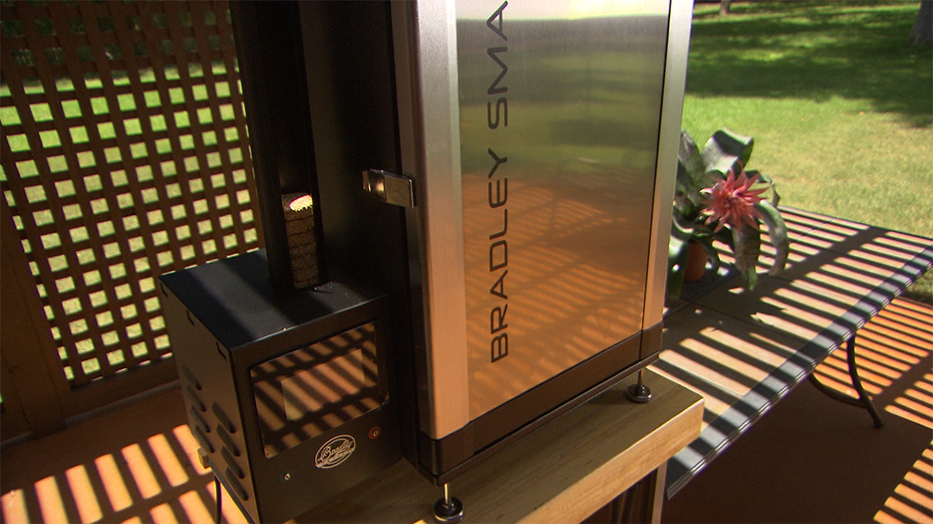 Weapons of Choice Bradley Bluetooth Smart Smoker Foodism TO