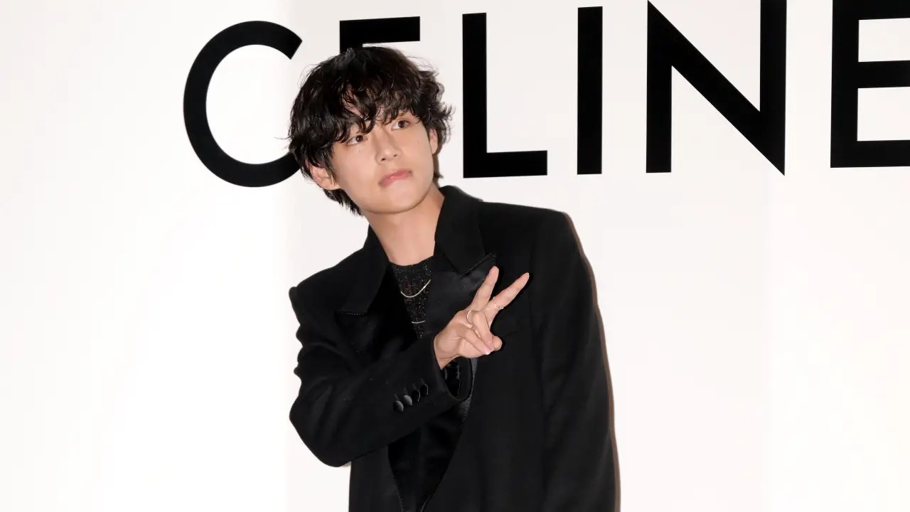 El miembro de BTS V lanzará "Layover", su primer álbum en solitario, en