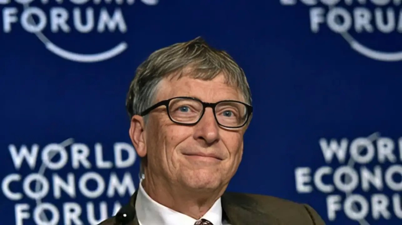 Bill Gates resalta ante Meloni la importancia de que la IA esté 'en las