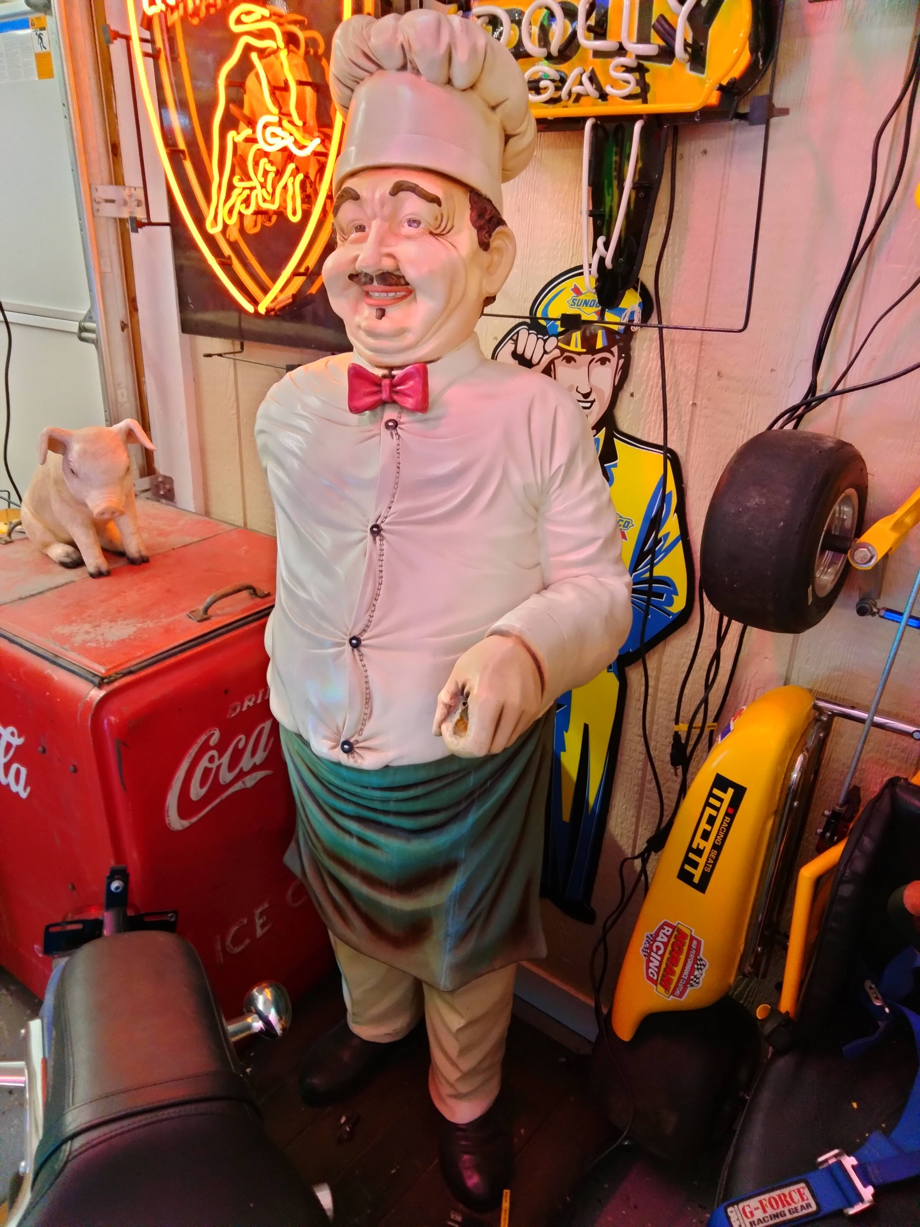 Chef Statue / Life Size Cook Statue for Restaurant / Diner / Kitchen Statue