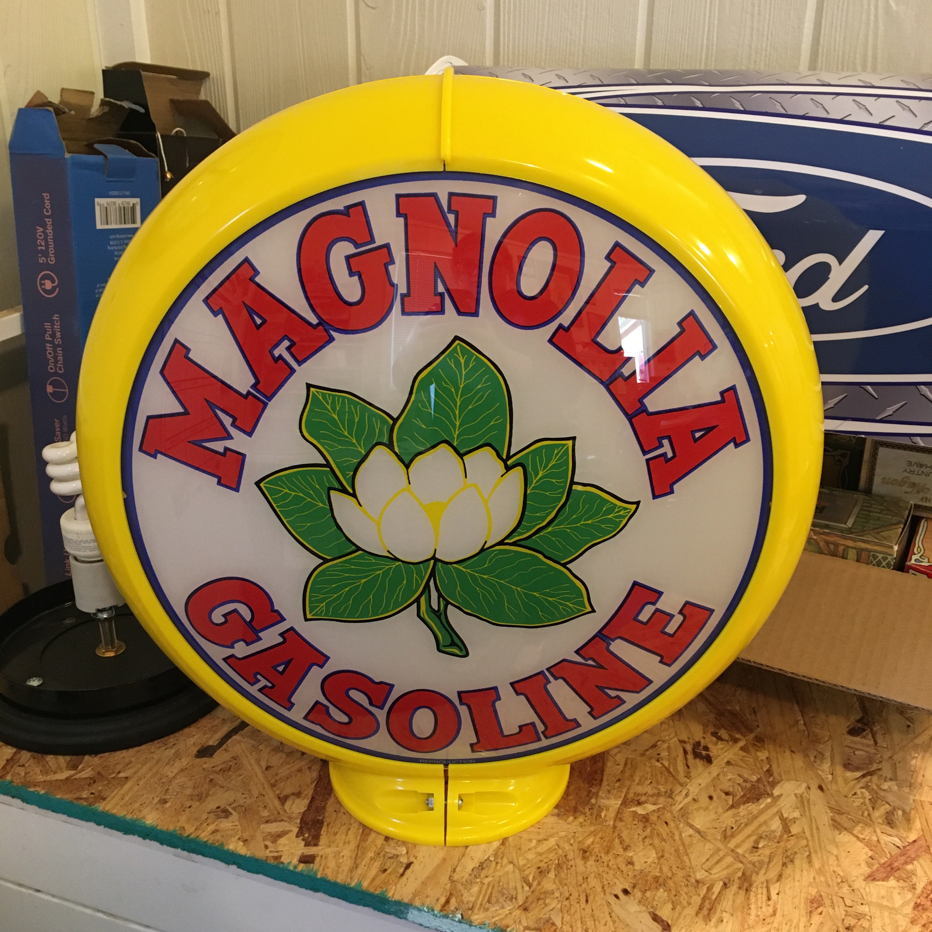Licensed Magnolia Gas Pump Globe / Magnolia Gas Pump Globe / Gas Pump