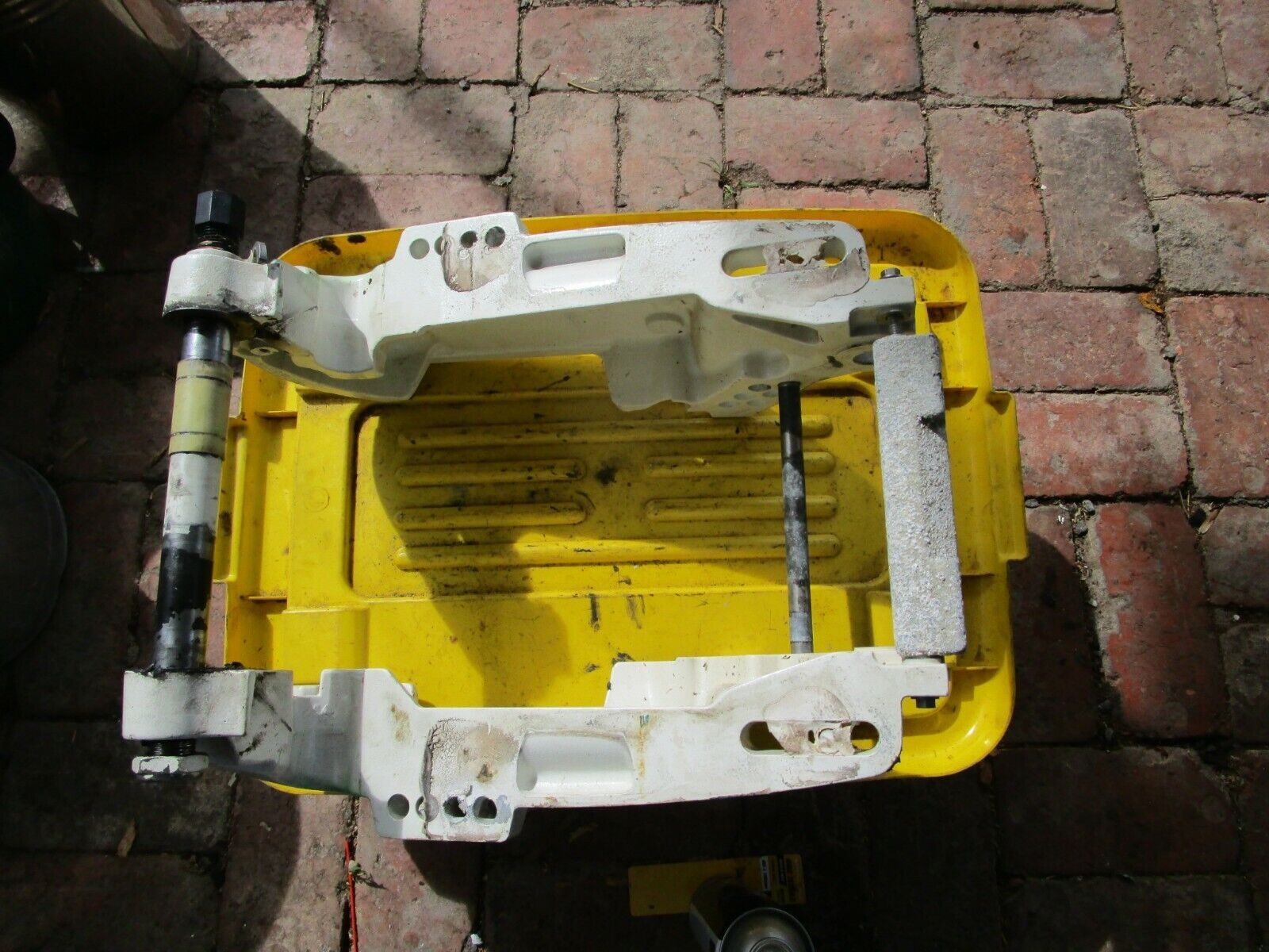 0435007 evinrude outboard transom port starboard stern brackets tilt tube