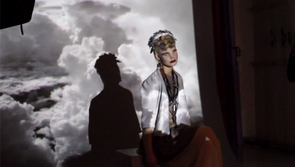 Portraits and Projection Mapping in Fashion Photography