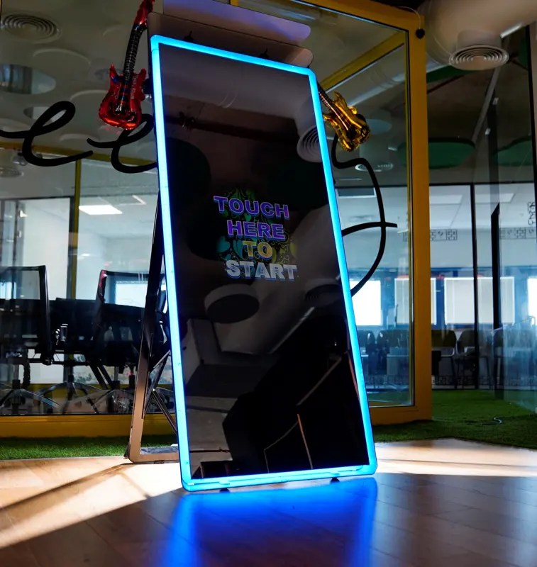 Magic Mirror, Photo Booth Hire London Fucha co uk