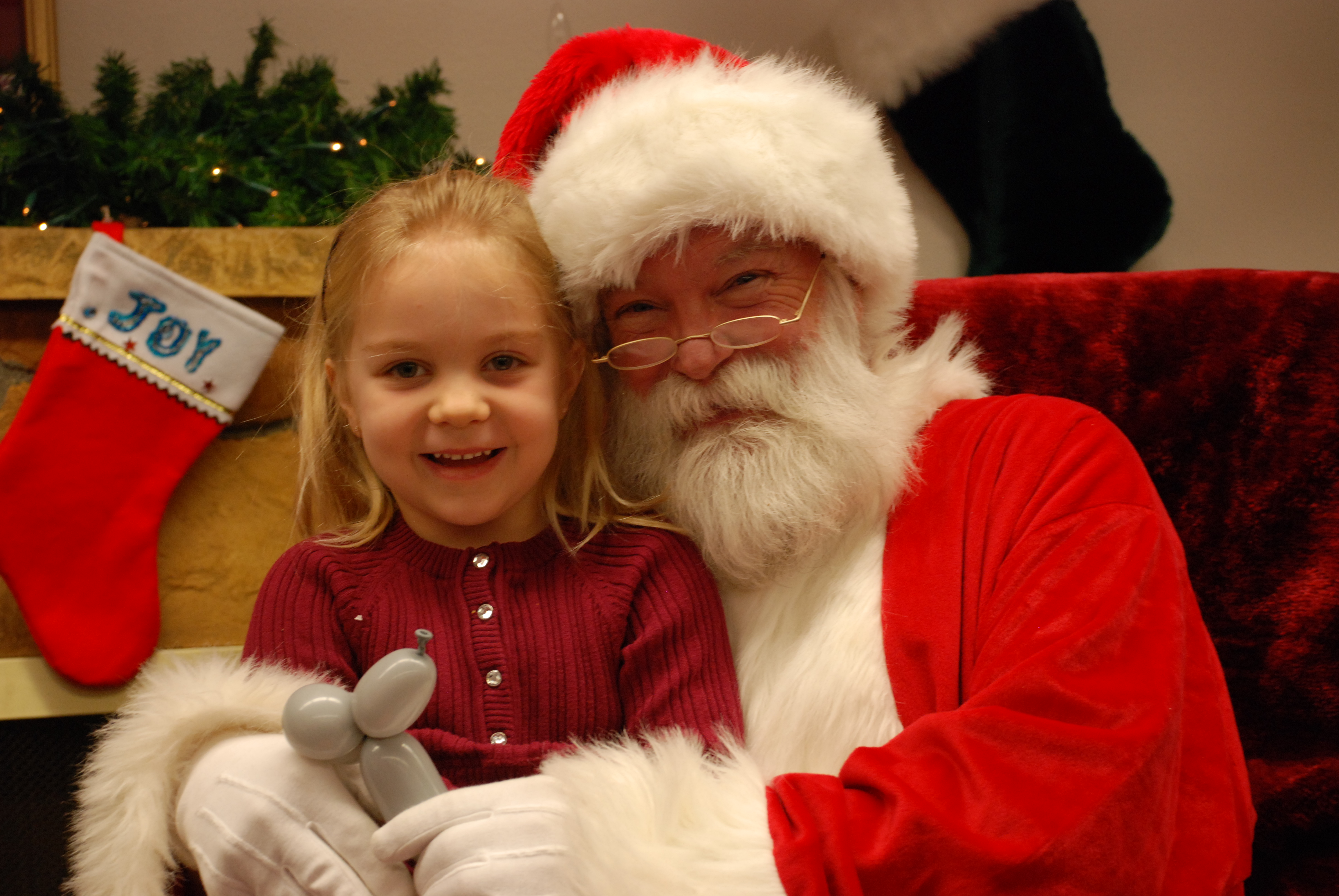 Photos with Santa: When & Where to find him in Edmonton 2022