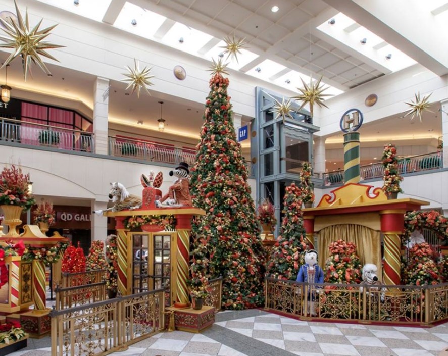 32ft. Xmas Tree Lighting Katarina Kittycat, Santa & Magic Snow Fest