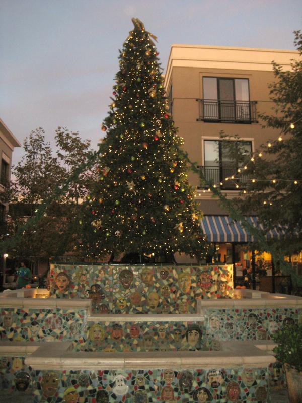Petaluma Tree Lighting Ceremony in Theater Square (2021)
