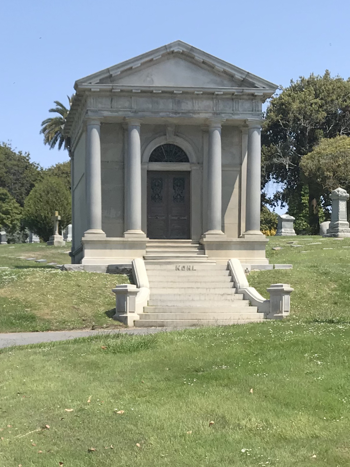 Walking Tour Cypress Lawn