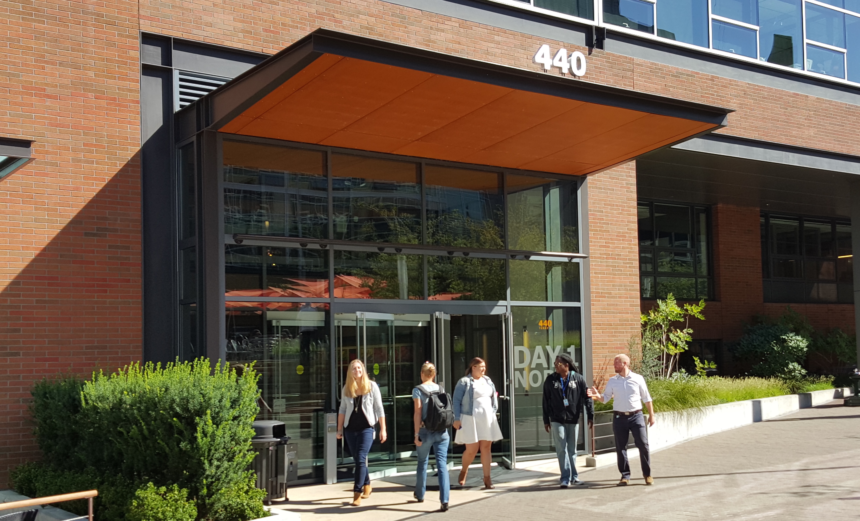 Notoriously secretive Amazon starts offering public tours