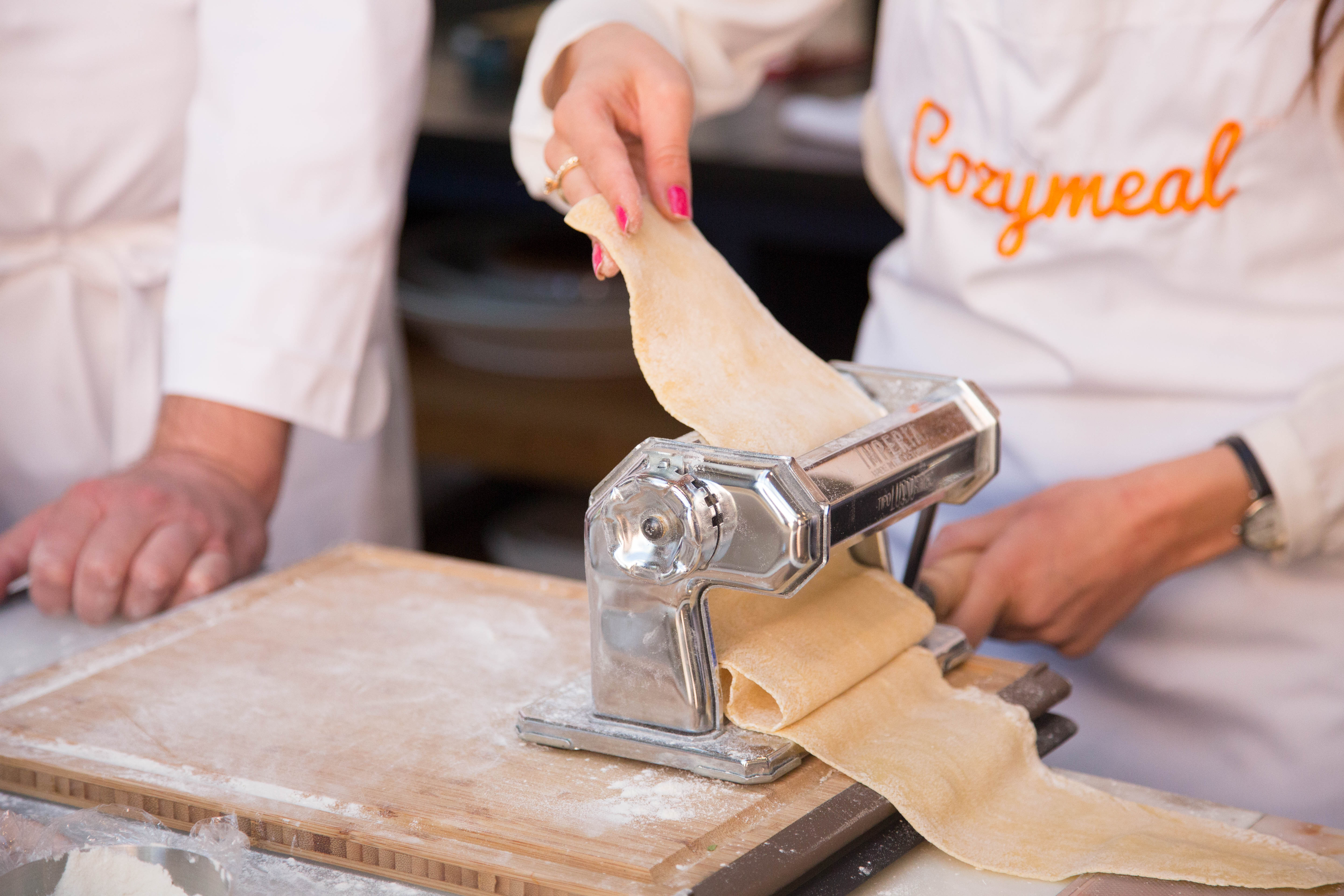 Ondemand chef startup Cozymeal launches in Seattle with custom cooking