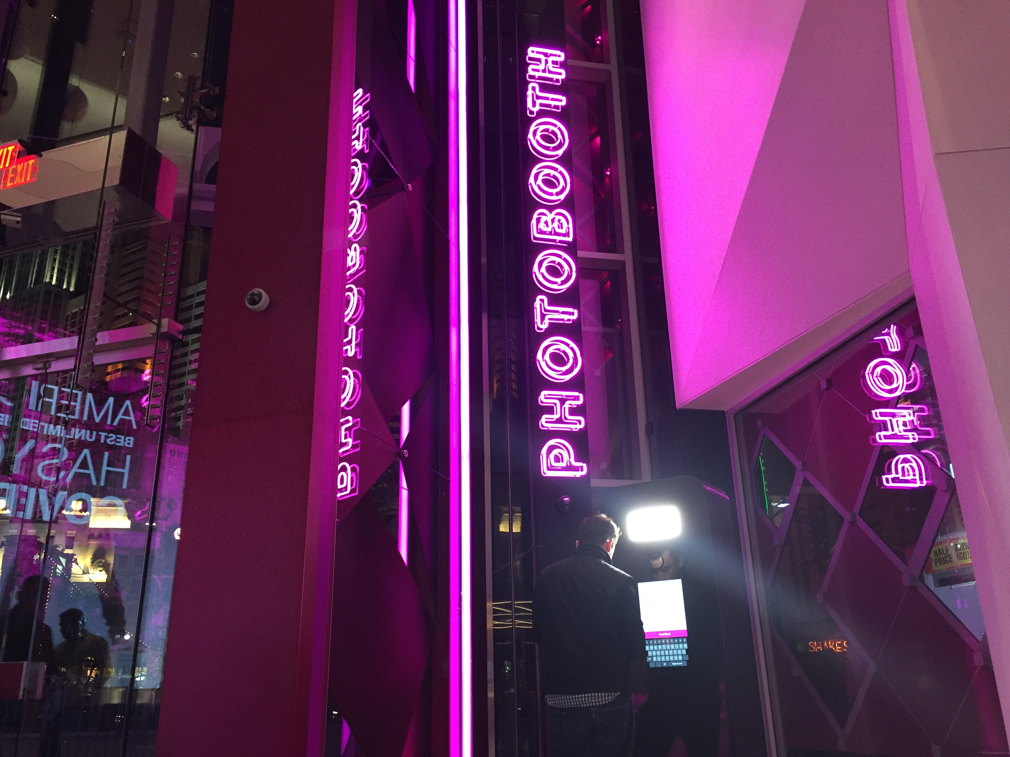TMobile opens retail store in Las Vegas with juice bar