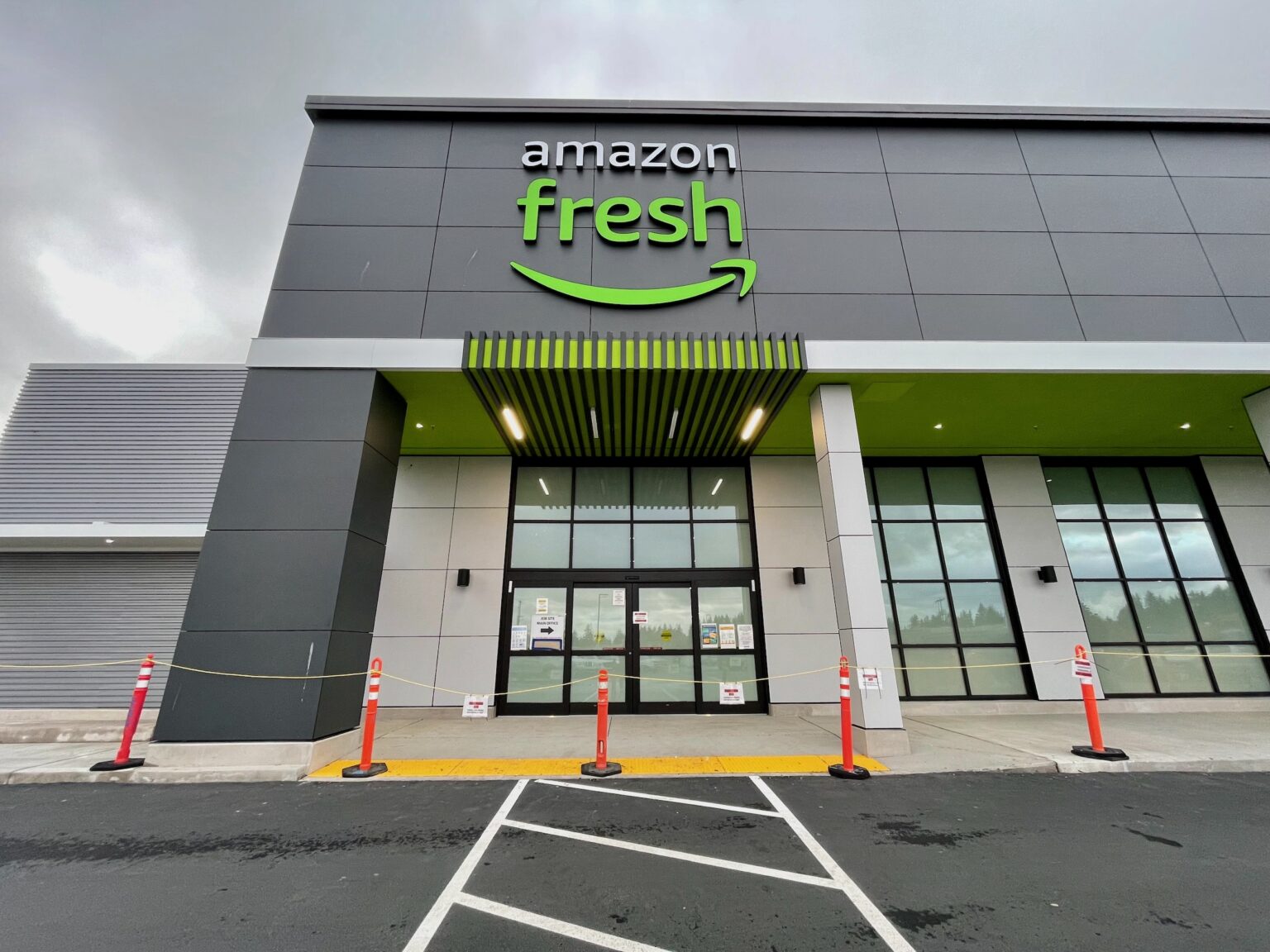 Amazon opening new Fresh grocery location in North Seattle plaza