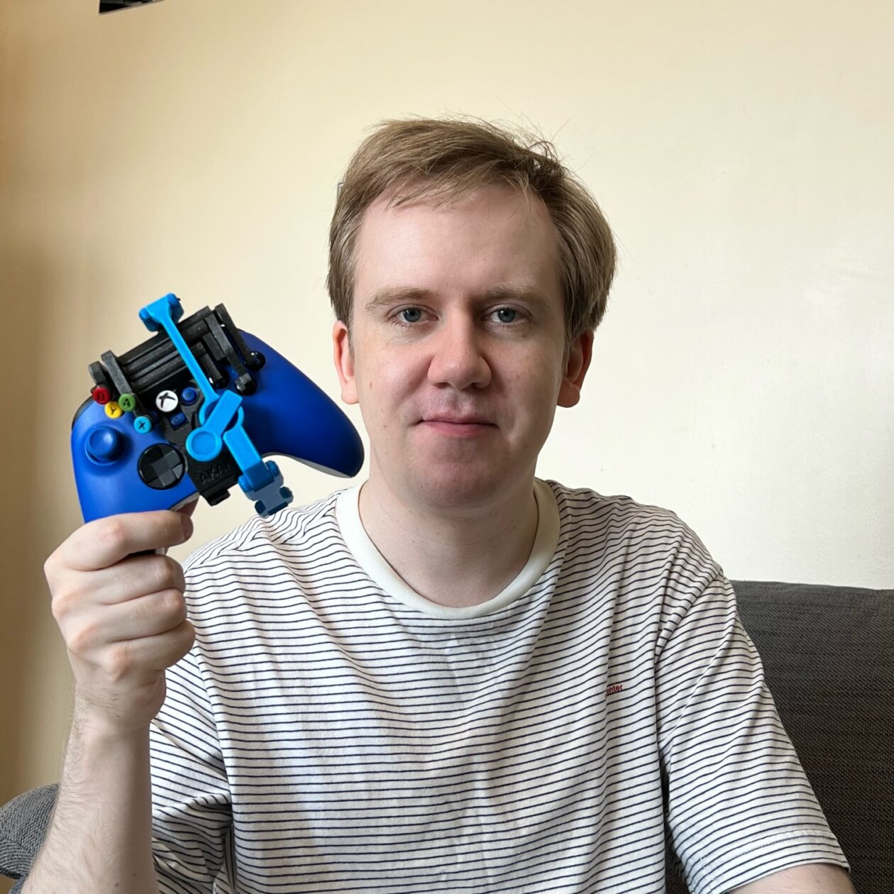 This 3Dprinted Xbox controller mod lets users play games with one hand