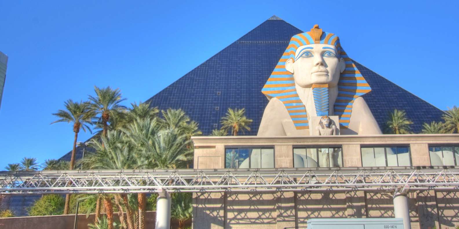 Luxor Hotel and Casino is one of the best places to stay in Las Vegas🌯