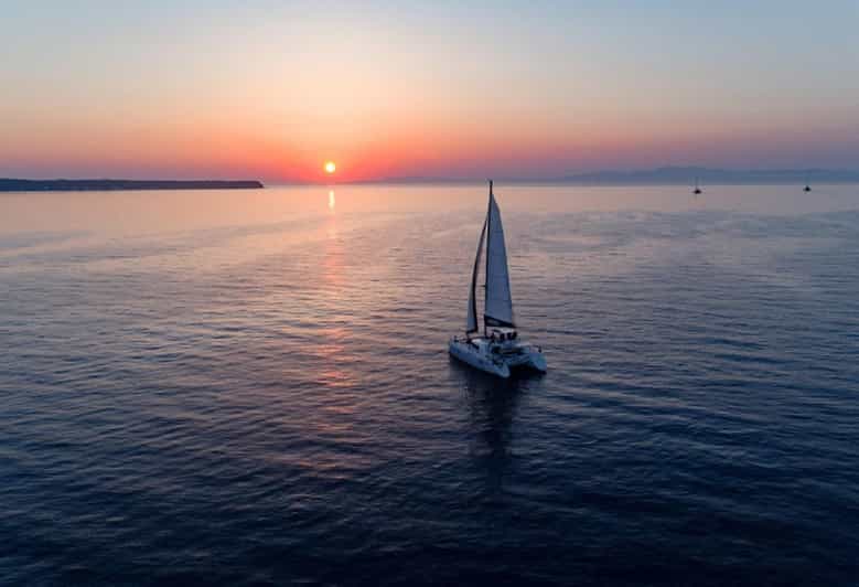 Santorin croisière au coucher de soleil GetYourGuide