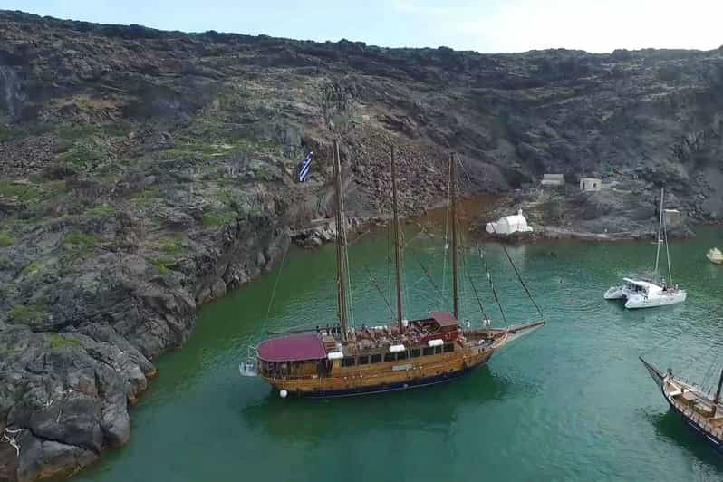 Santorin croisière volcanique au coucher du soleil