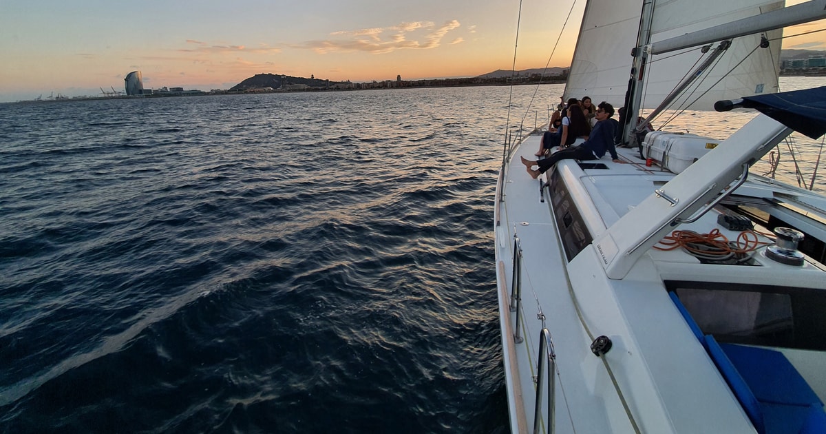 Barcelone croisière privée de luxe en yacht au coucher du