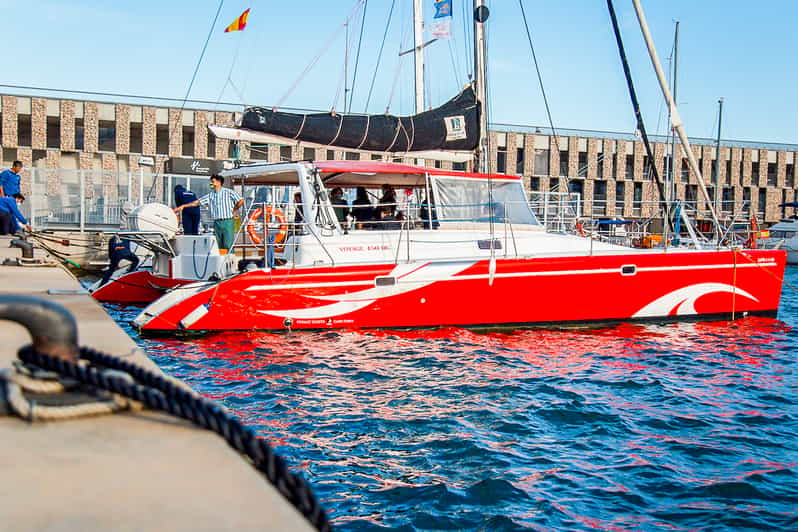 Barcelone catamaran en petit groupe avec boissons