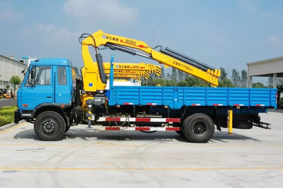 Famous Flatbed Crane Truck XCMG SQ6.3ZK3Q 6tonne Crane Lorry For Sale