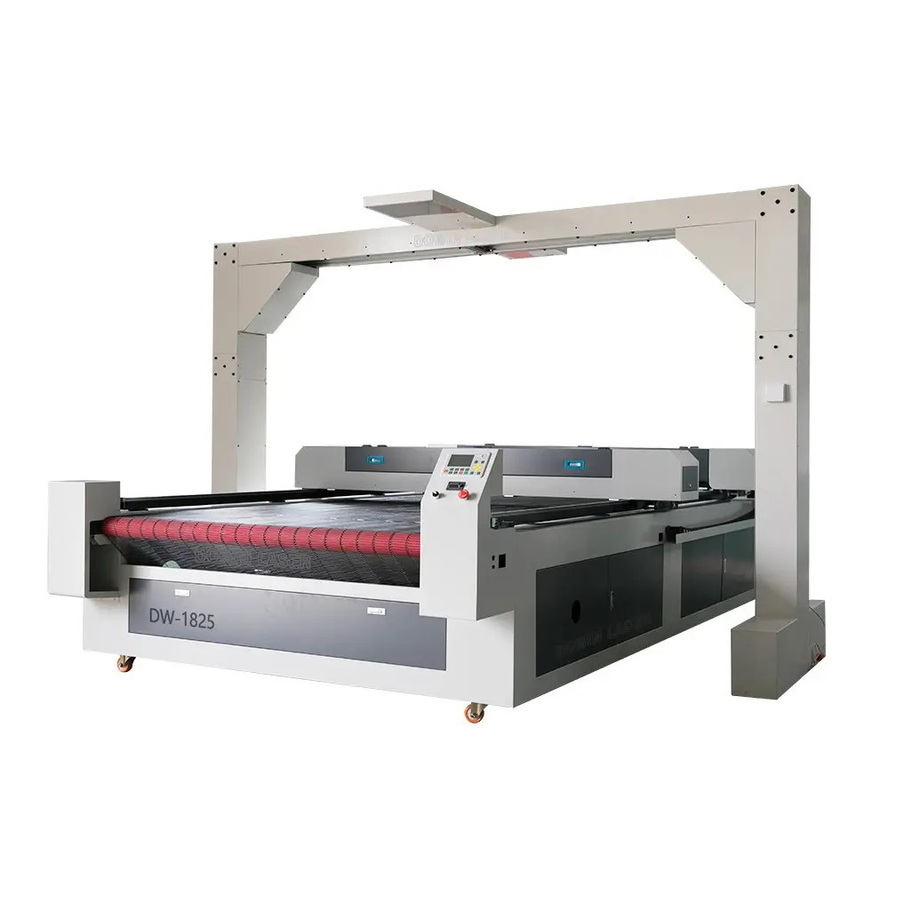 China Auto Feeding Fabric Laser Cutting Machine With Camera