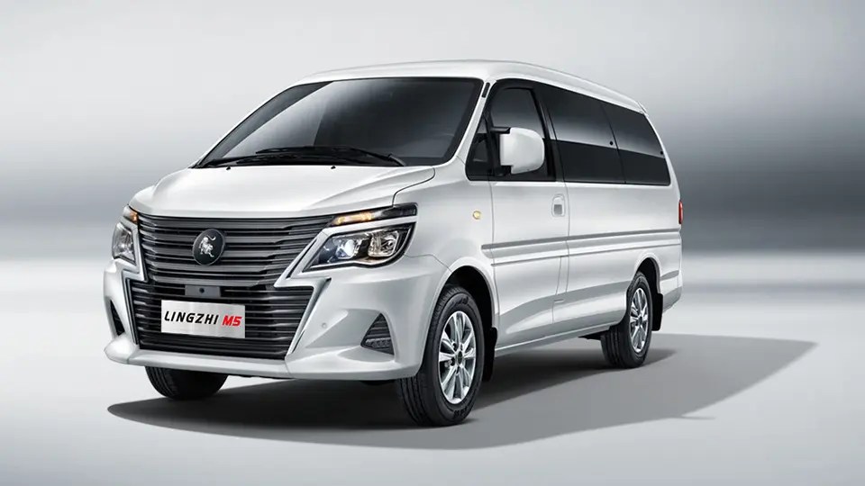 Wholesale Dongfeng Forthing China Made Mpv Car/ Vehicle New Lingzhi M5