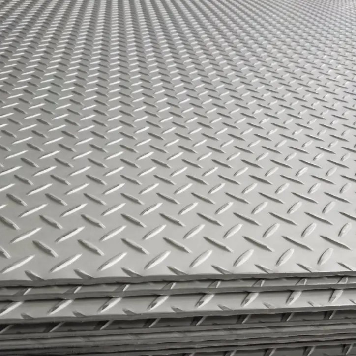 Lentil shaped rhombus shaped checkered plate