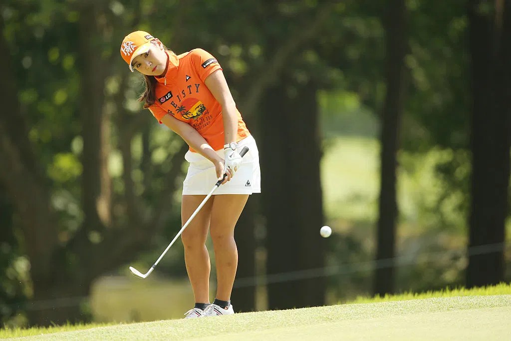 Tip 6 Use a longer iron around the greens Golfmagic