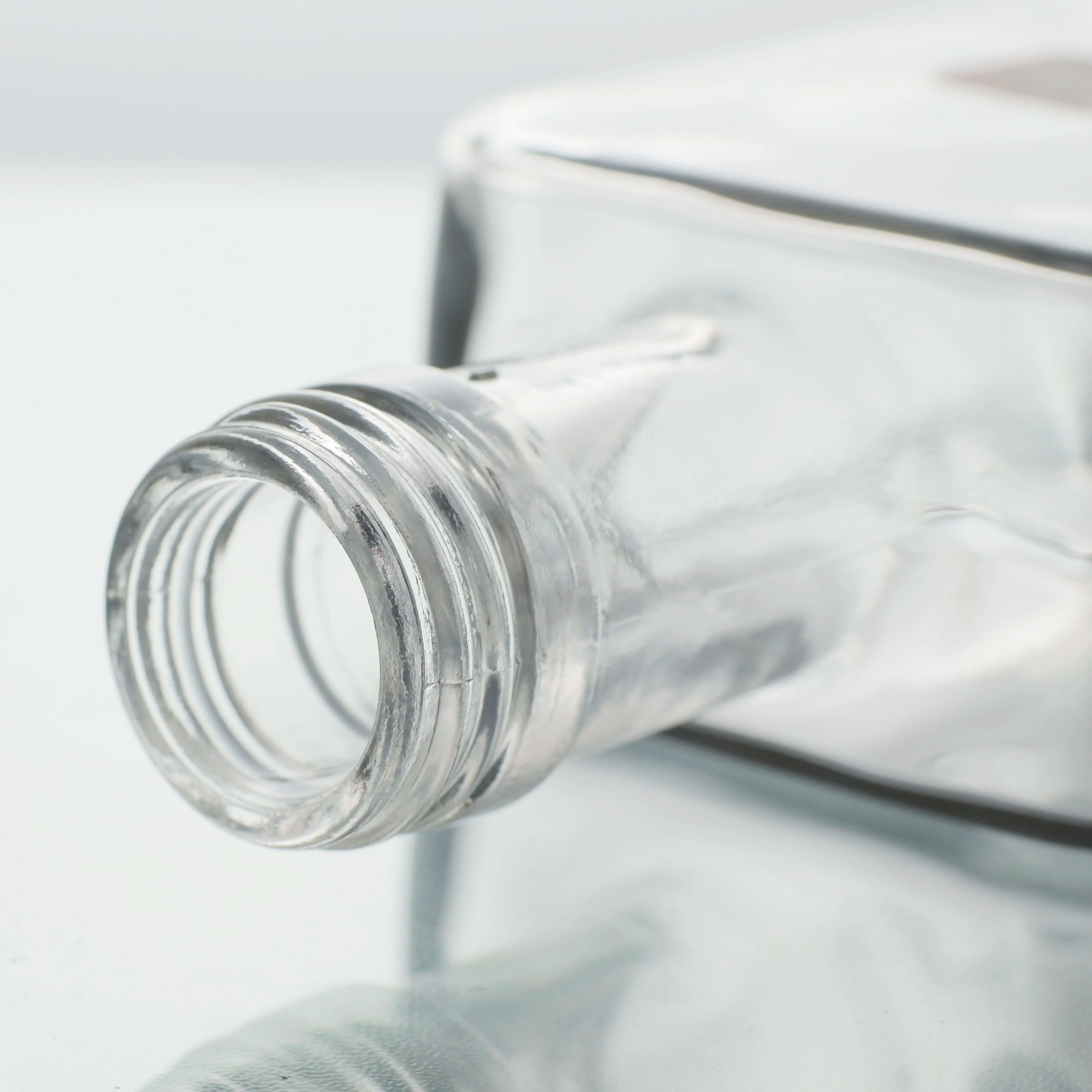 China Excellent quality Small Glass Bottles For Wine 250ml Empty