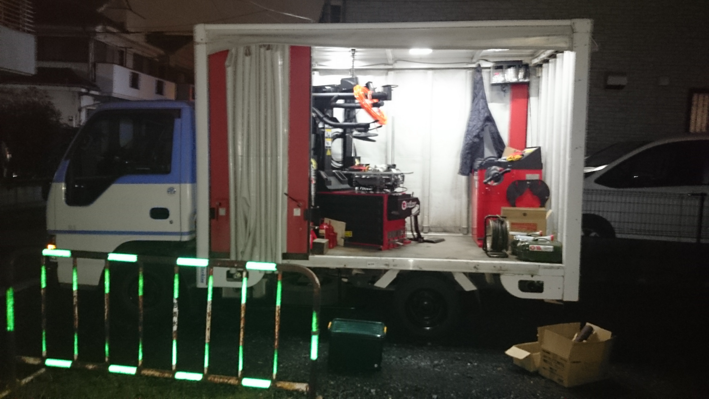 √ タイヤサービスカー 258986タイヤサービスカー