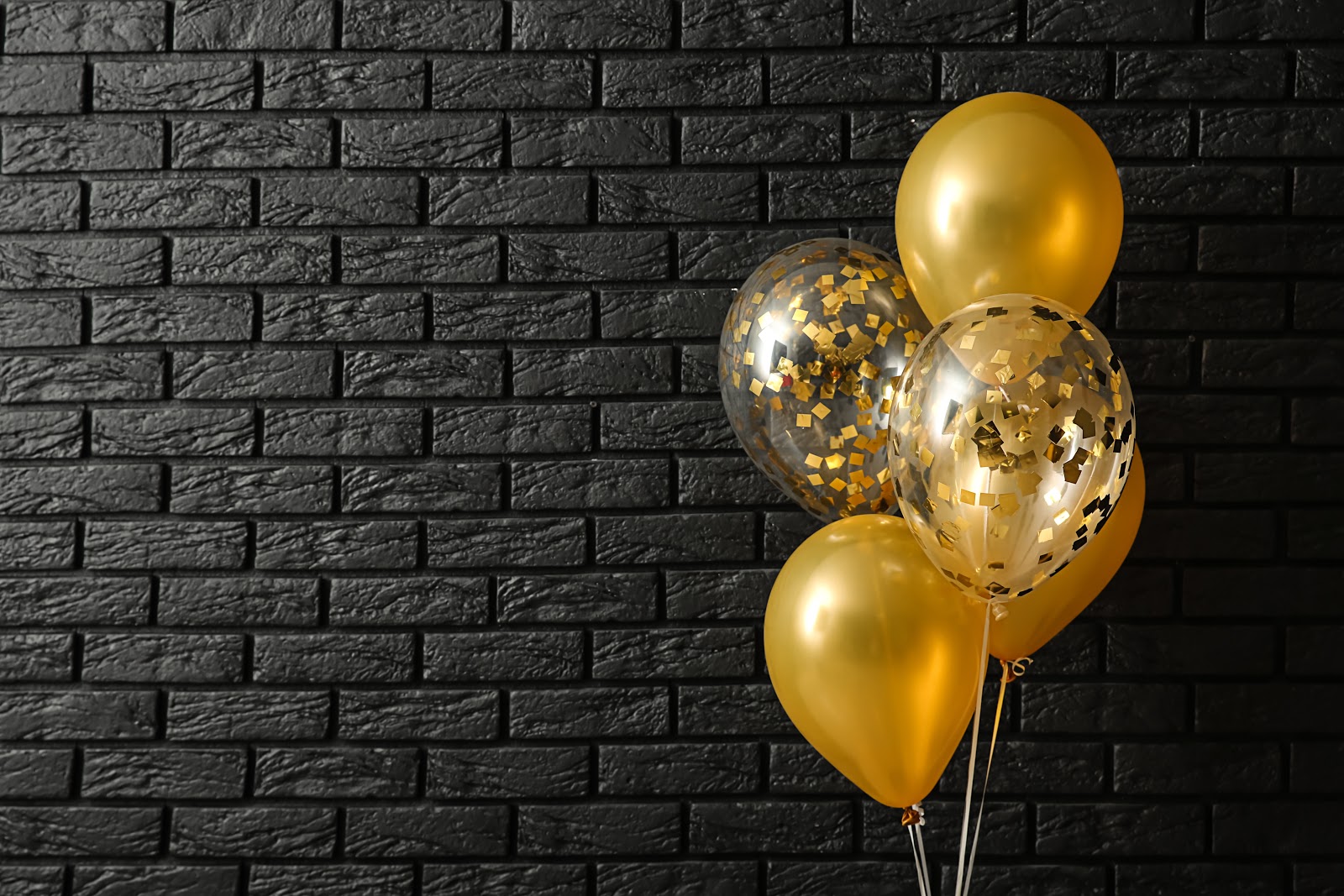 Black Light Dinner Party Gold Chain / Dinner Party Outfits 25 Ideas