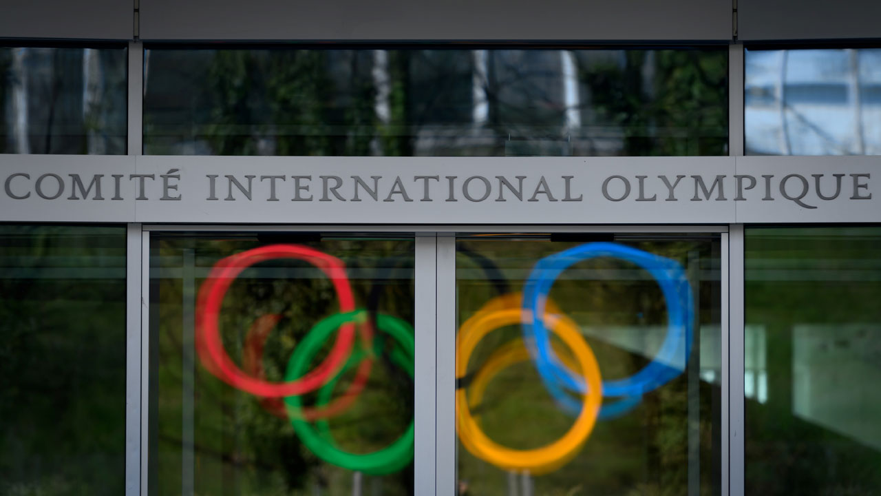 IOC to again allow Russians under neutral flag at 2026 Winter Olympics
