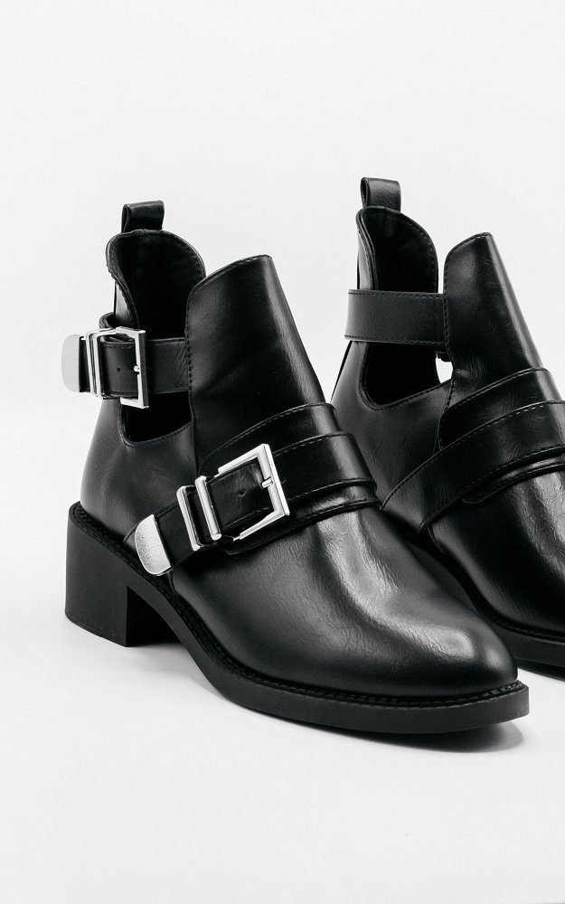 Stiefelette Julia Schwarz Stiefelette Mit CutOuts Und Schnalle