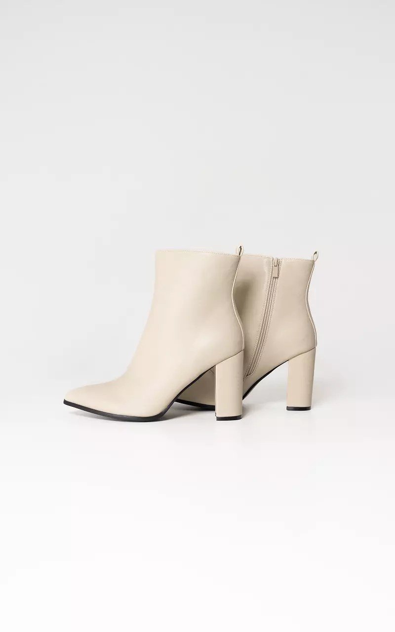 Enkellaarsje Met Een Puntneus - Beige | Guts & Gusto