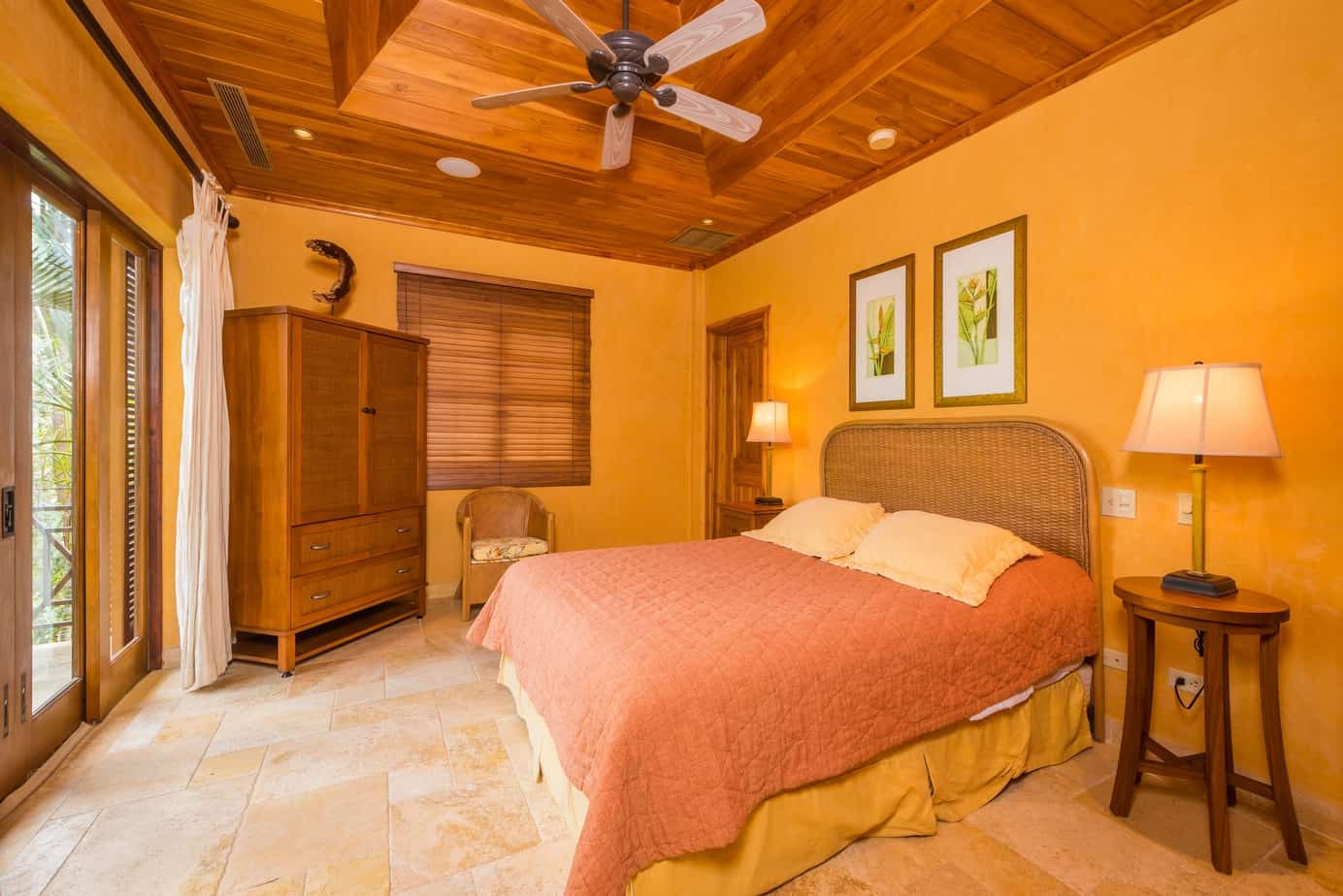 Townhouse with Direct Beach Access Gyvas