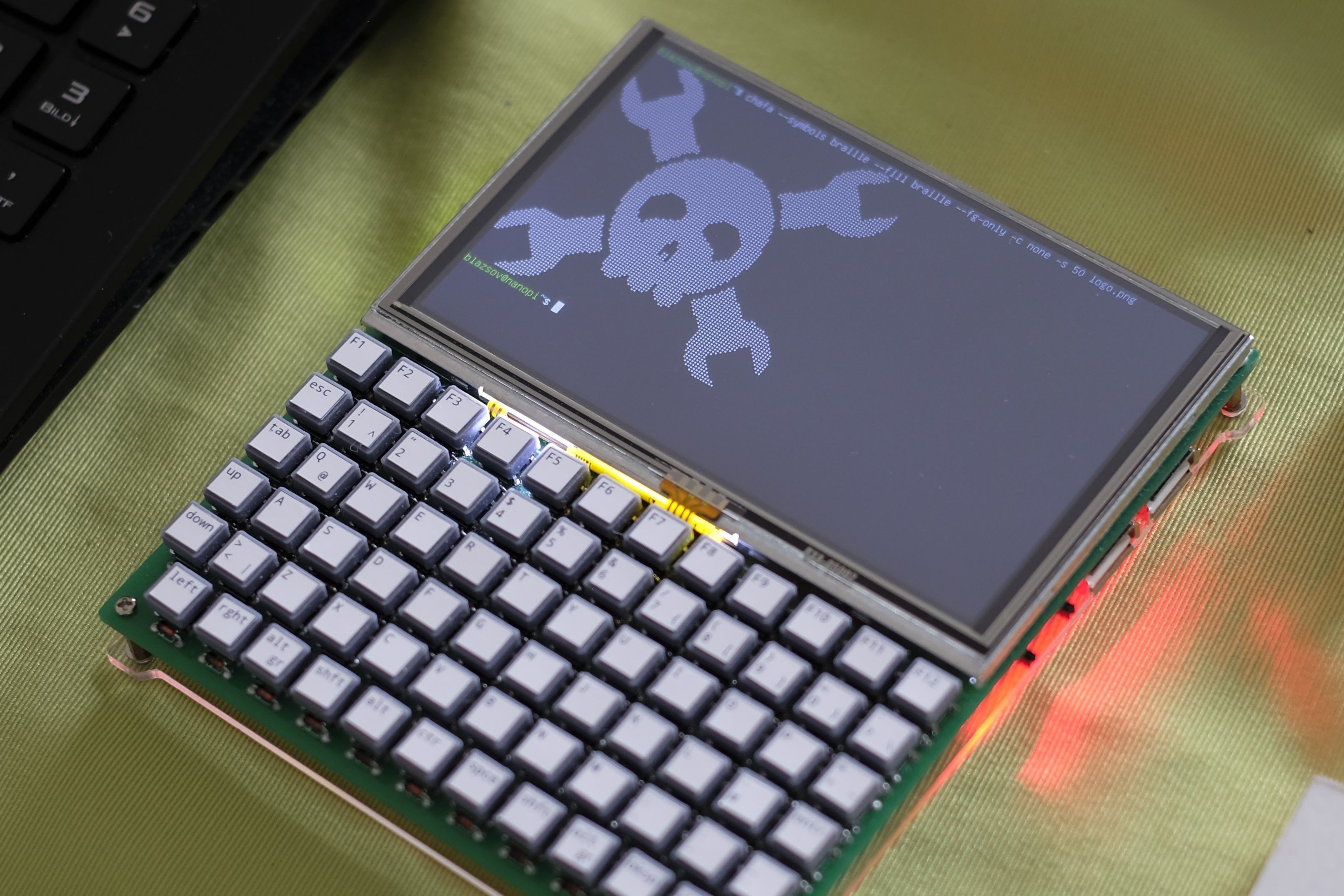 Gallery Handheld Linux Terminal [HaLiTerm] Hackaday.io