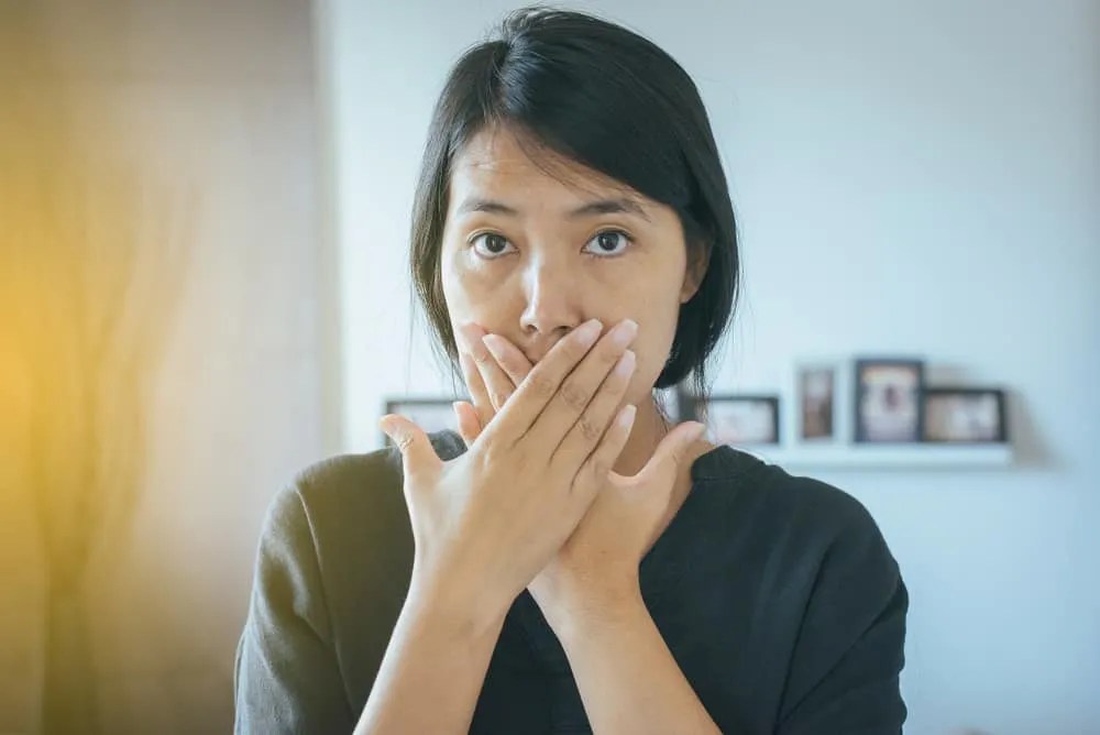 Cara Menghilangkan Gigi Hitam yang Mengganggu Penampilan