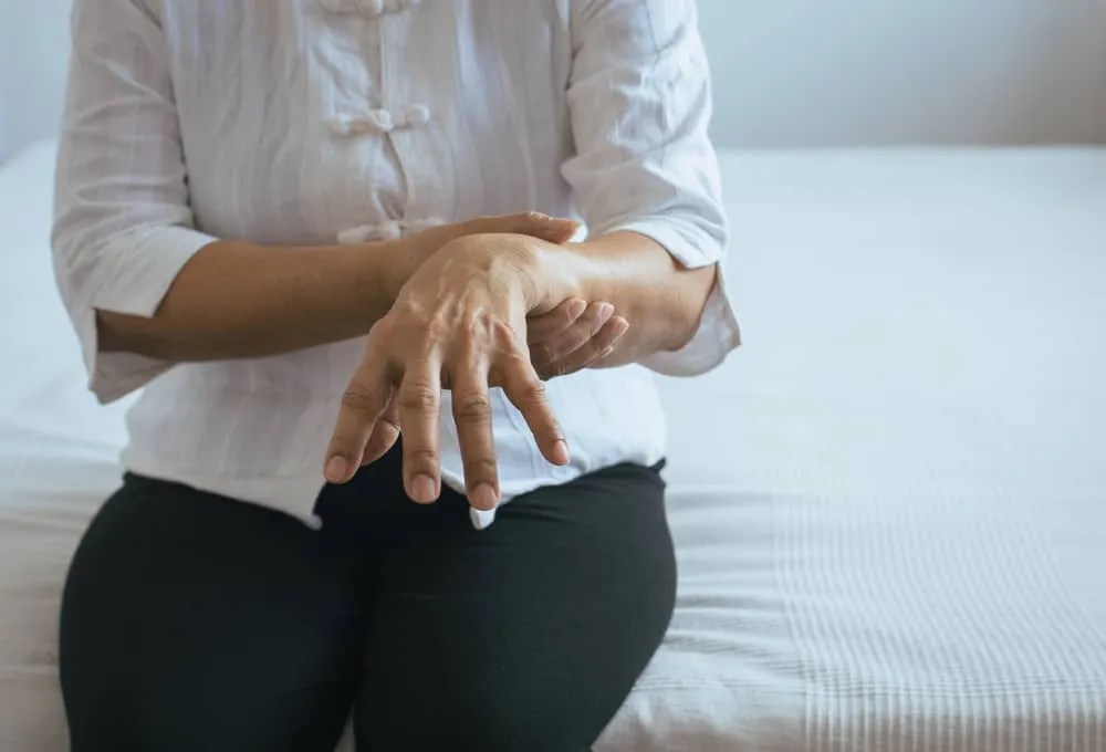 Apa itu penyakit parkinson dan penyebabnya