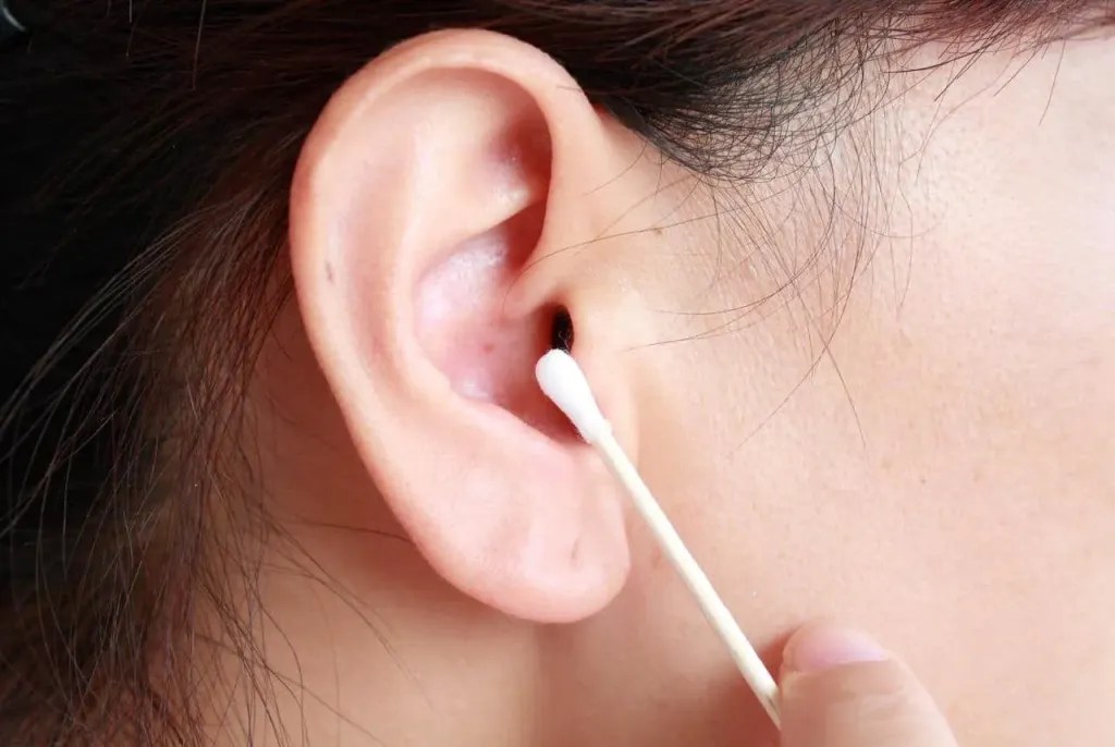 6 Cara Penting Merawat Kesehatan Telinga | Hello Sehat