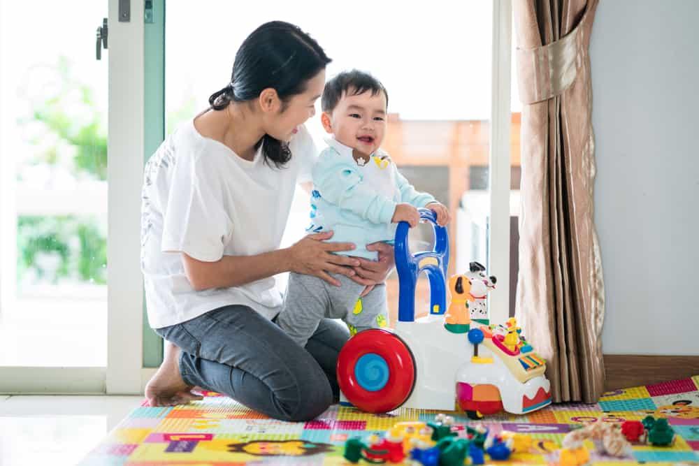 Membersihkan Mainan Anak Agar Tak Jadi Sarang Kuman • Hello Sehat