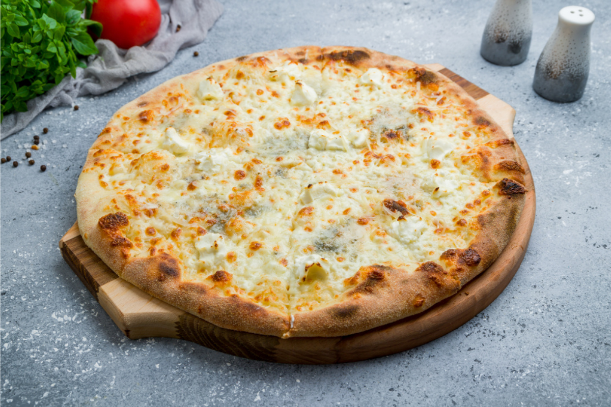 Pizza Quattro Formaggi. Rețeta care îți arată cum să combini brânzeturile